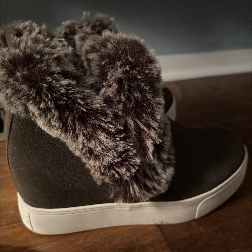 J Slides Faux Fur Trim Slip-On Women's Boot Sneakers - Picture 6 of 9